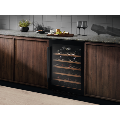 Electrolux EWUS052B5B Şarap Dolabı, 36 Şişe Kapasiteli